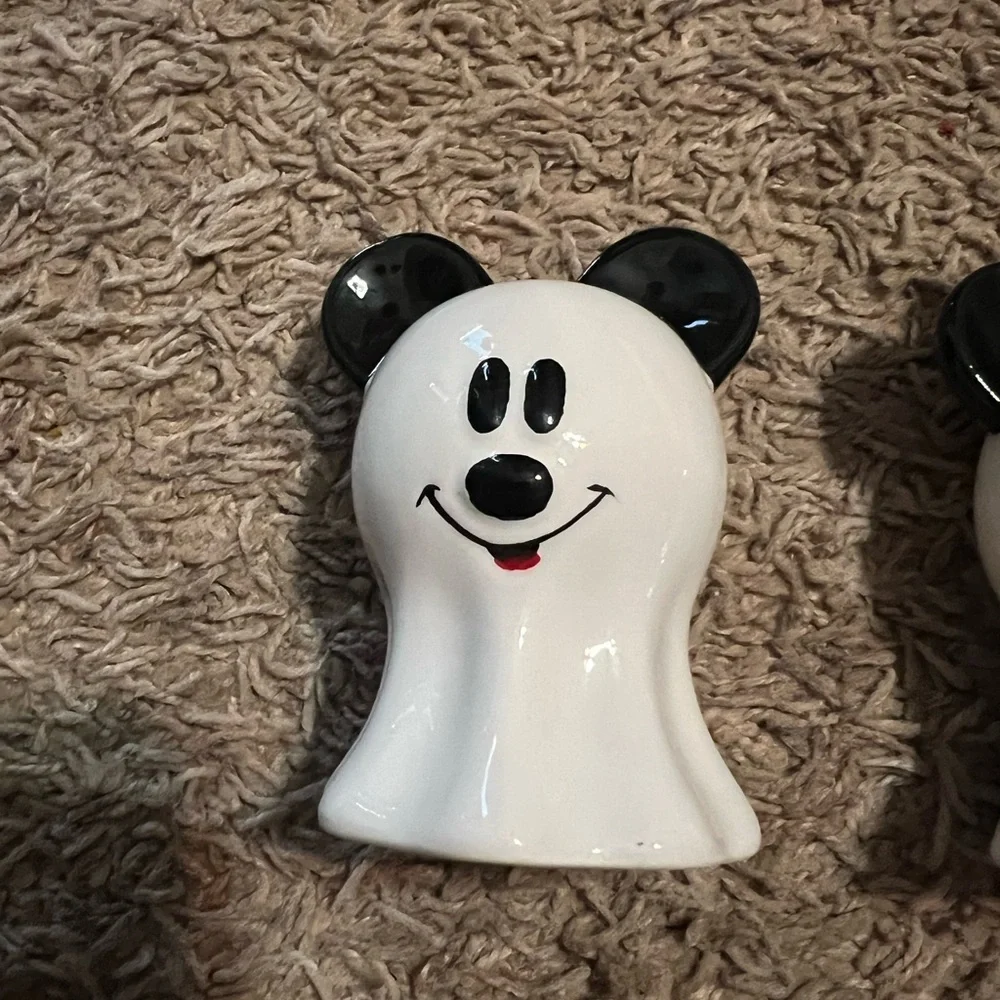 Disney Black and White Mickey and Minnie Salt and Pepper Shakers - Picture 2 of 4